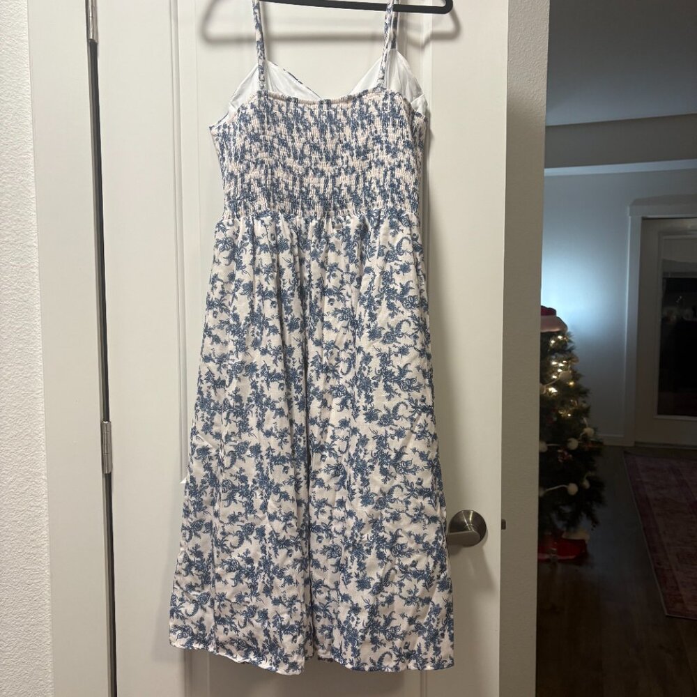 Ditsy Floral Ruffle Shirred Midi Dress Curve & Plus - Picture 3 of 4